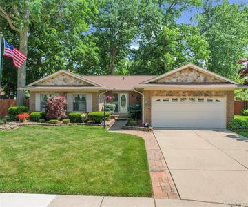 21867 Nottingham Ct, Woodhaven, MI, 48183