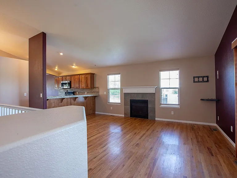 1076 Fairfield Ave — Photo 8