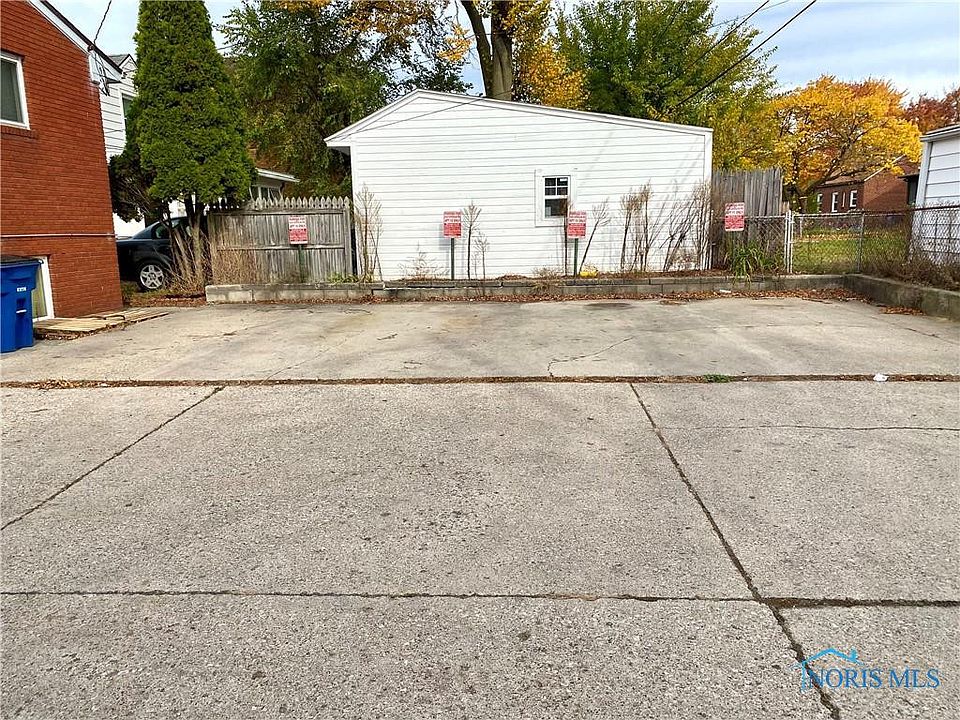 2nd image of 3424 Douglas Rd
