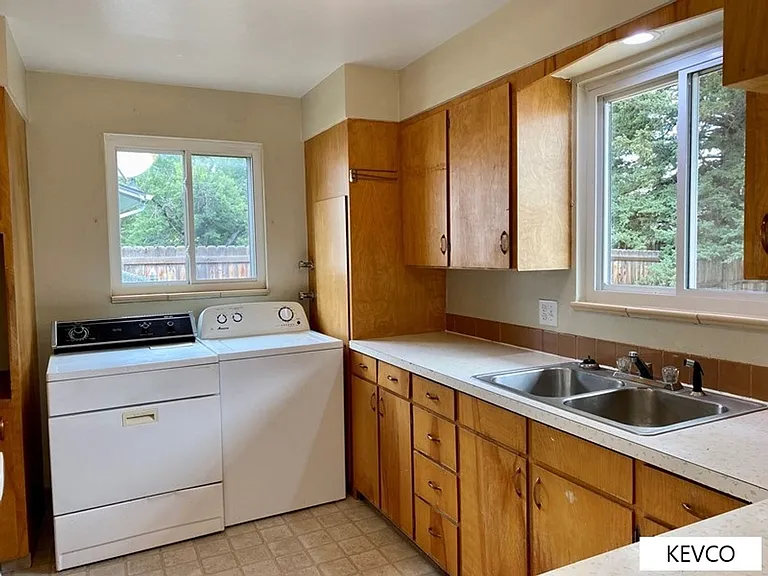 1044 Montview Rd — Photo 7