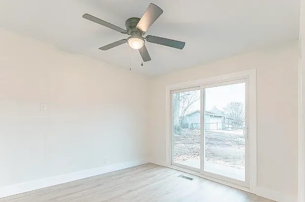 733 Roberta Dr — Photo 10
