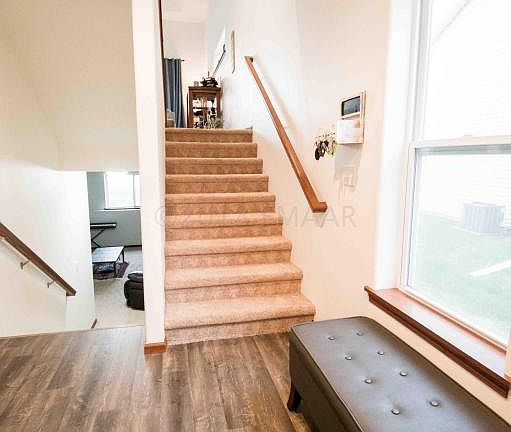 2nd image of 458 Foxtail Dr E
