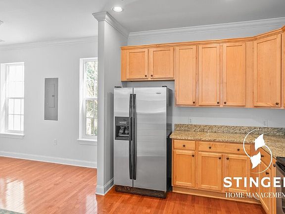 4th image of 824B Paris Ave