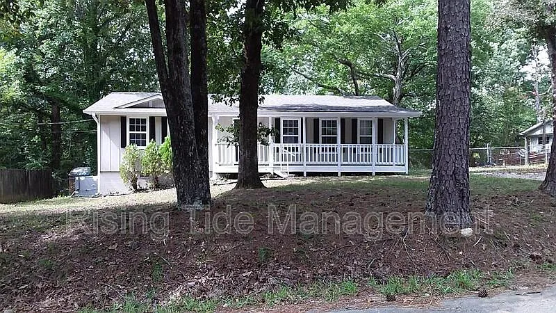 3 bed, 2.0 bath, 1008 sqft, $1,150 — Photo 1