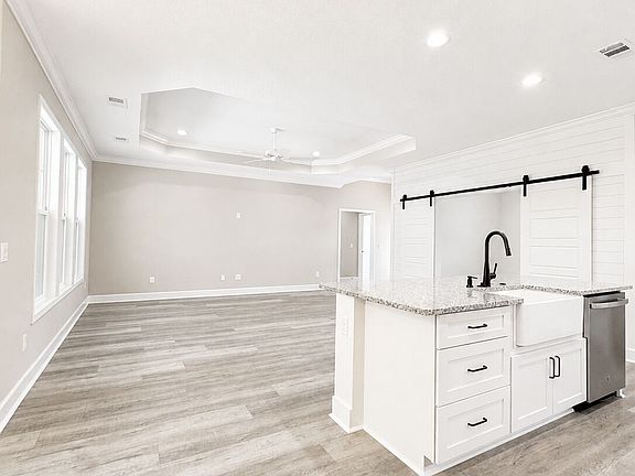 5th image of 184 Verano St