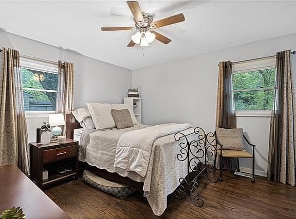 5th image of 16209 E Elm St