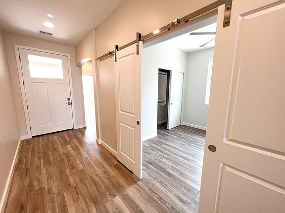 5th image of 997 Sterling Ln