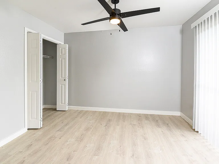 Stoneleigh Apartments — Photo 17