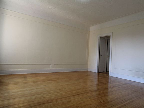 2nd image of 4545 46th St APT 2B