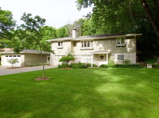 4040 Victoria St, Minnetonka, MN 55345