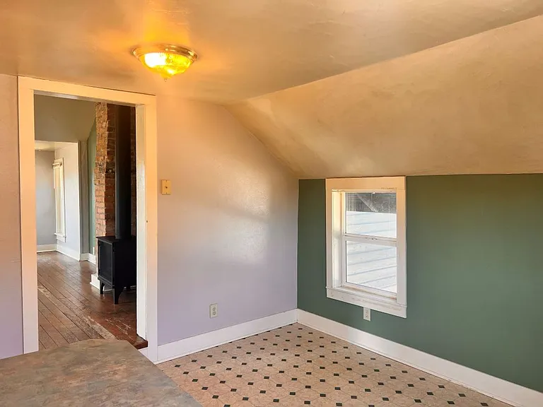 1004 W Pine St — Photo 6