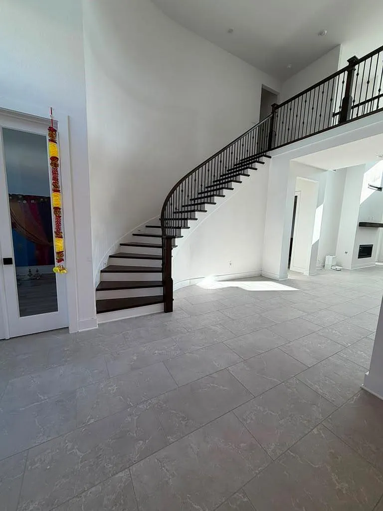 5 bed, 4.5 bath, 4087 sqft, $4,100 — Photo 3