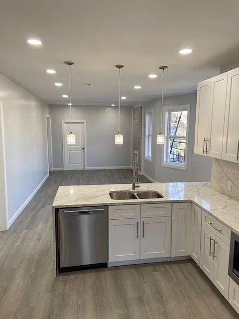 5 bed, 3000 sqft, $3,000 — Photo 2