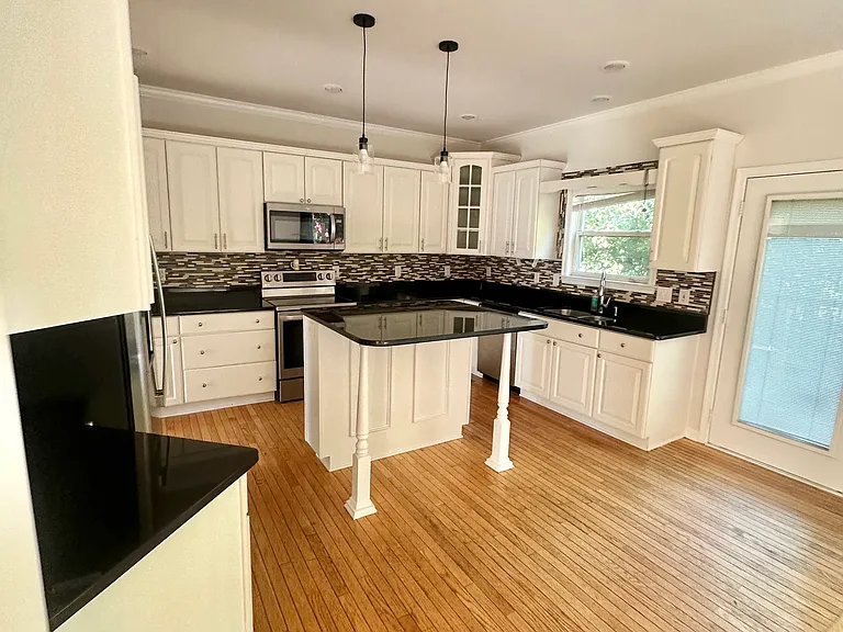 10016 Carters Grove Rd — Photo 3