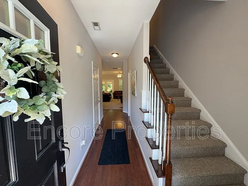 3 bed, 2.5 bath, 1500 sqft, $1,900 — Photo 3