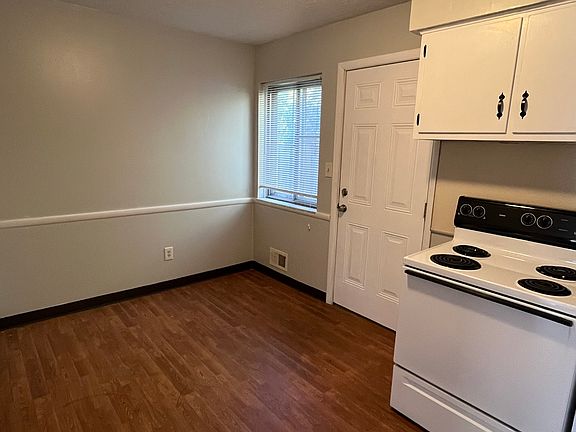 3rd image of 1172 Sanborn Pl APT C