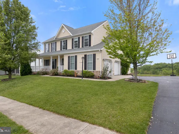 7685 Grand Lake Dr, Seven Valleys, PA 17360