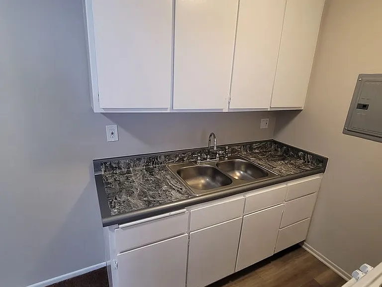 1029 W Magnolia Ave — Photo 5