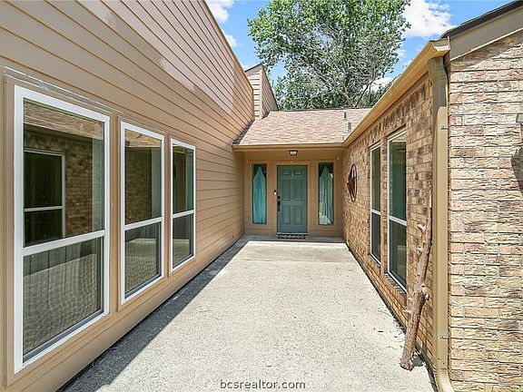 2nd image of 2704 Pierre Pl