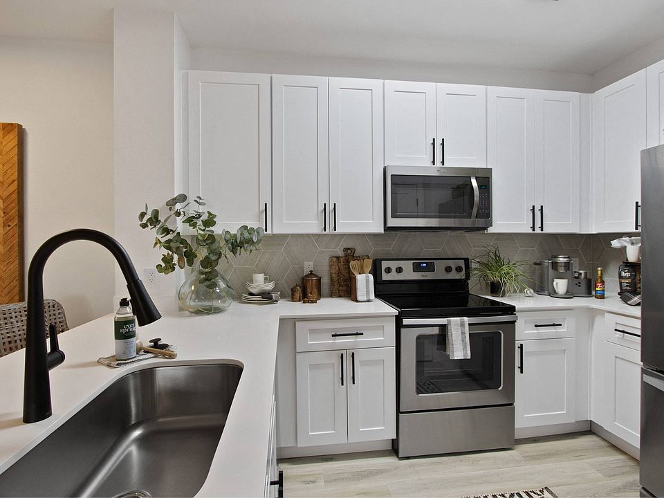 1000 West, Charleston, SC, Kitchen