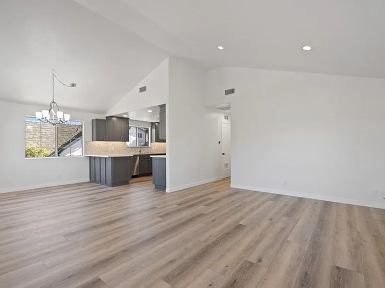 424 Parkman Ave #424 — Photo 2