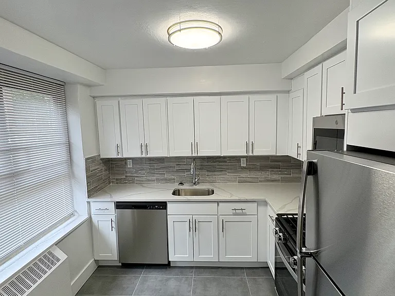 67-10 190th Ln #C — Photo 3