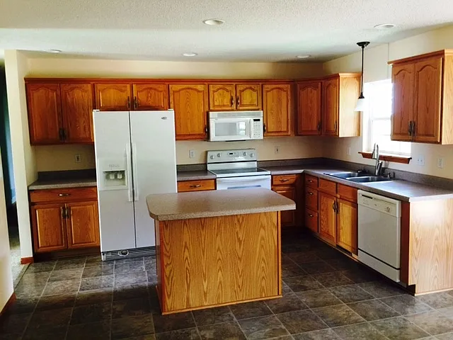 139 Sawmill Ln — Photo 3