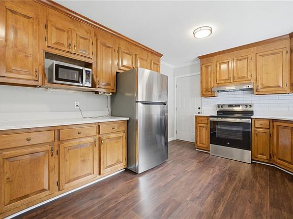 3rd image of 62 Hall Rd
