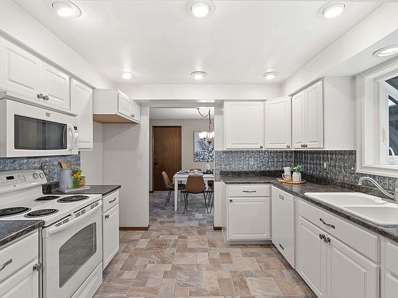 4th image of 527 E Glencrest Dr