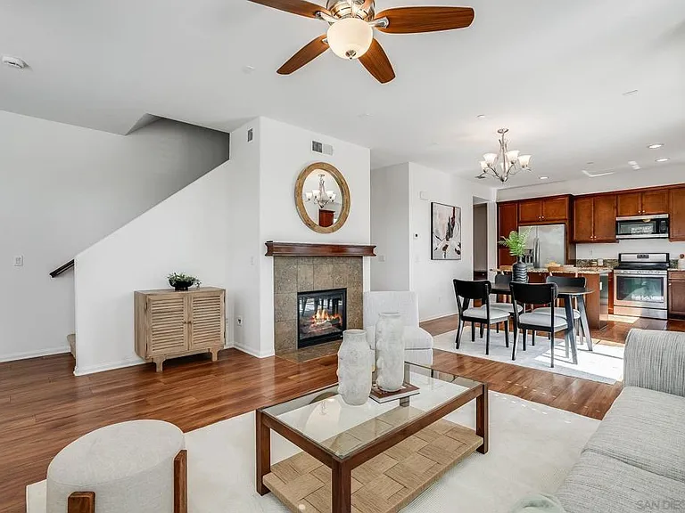 1876 Champagne Ct #5 — Photo 44