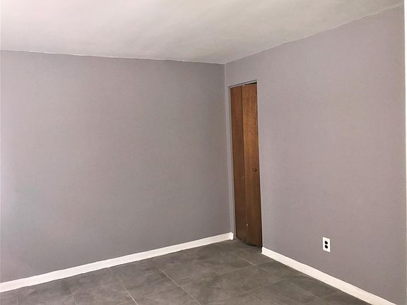 3rd image of 7101 Oxford Ave #42