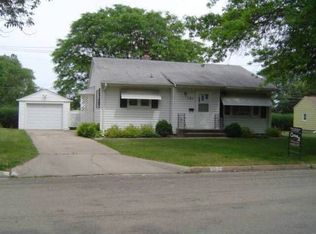 121 Iowa St, Waverly, IA 50677