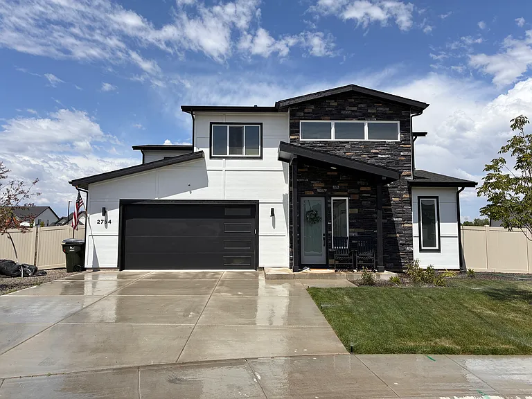 2754 W Nonius — Photo 1
