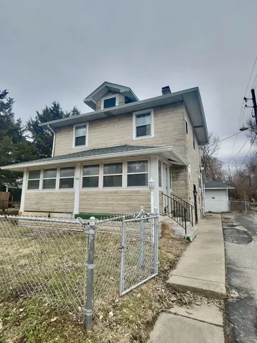 445 W 25th St Photo 1