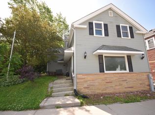 212 Kettle Moraine Dr S, Slinger, WI 53086