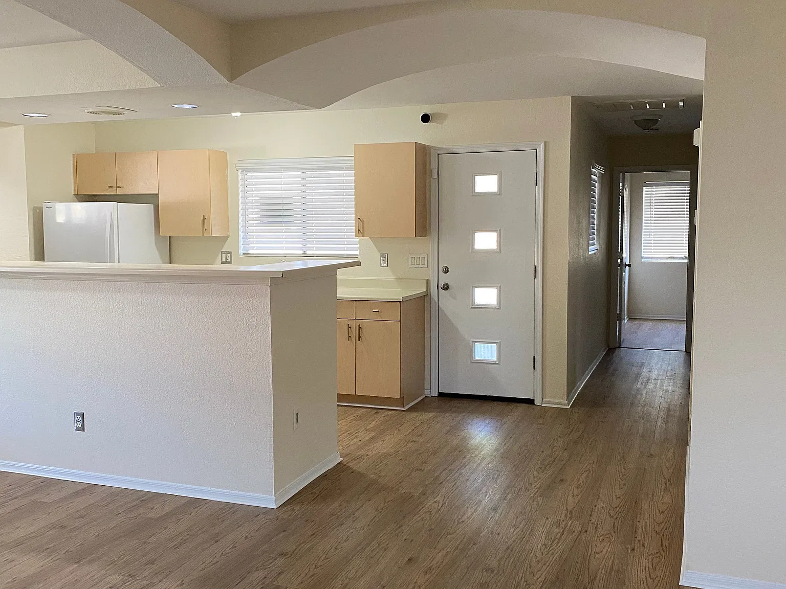 3 bed, 2.0 bath, 1245 sqft, $1,915 — Photo 3