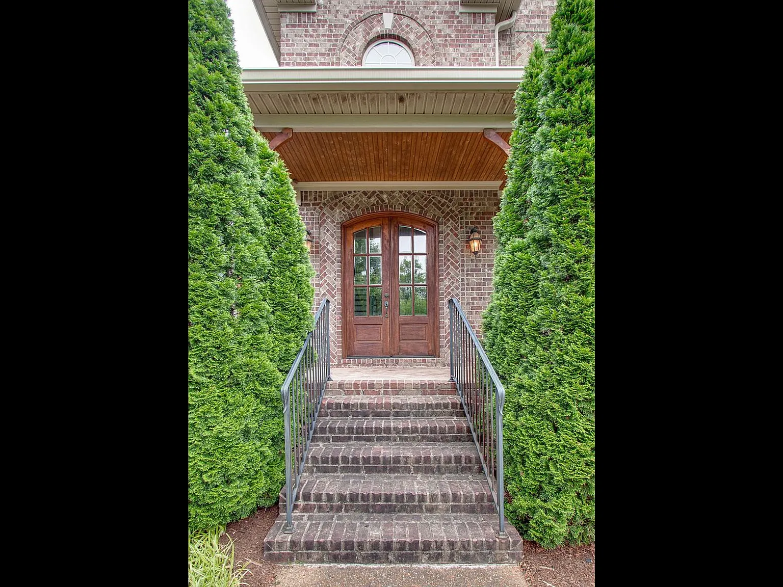 4 bed, 3974 sqft, $3,995 — Photo 2