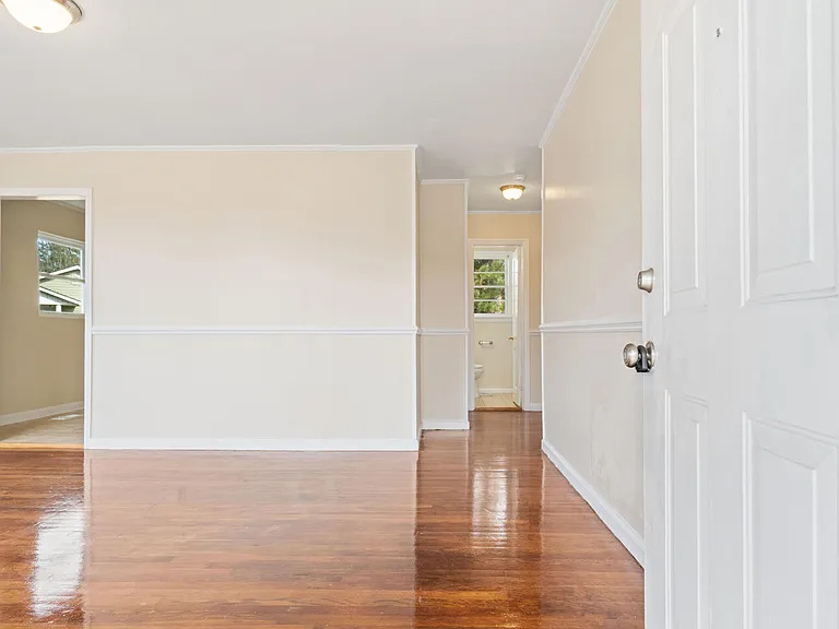 2272 Onslow Dr — Photo 2