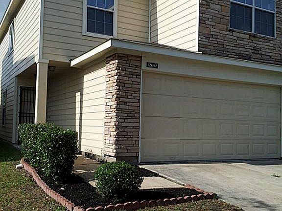 Free standing patio lot with good size yard