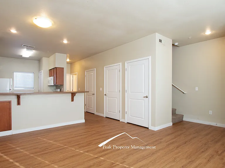 423 1st Ave N #108 — Photo 21
