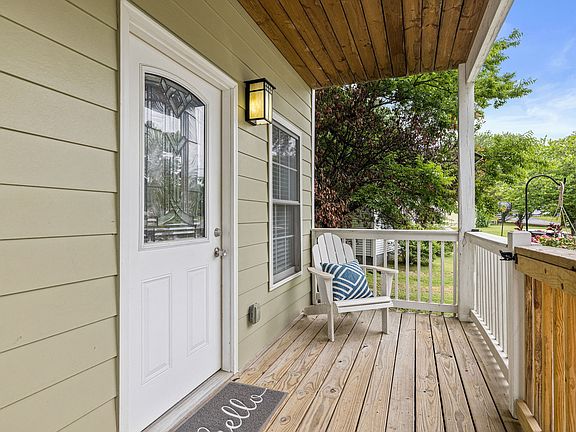 4th image of 3102 E Lake Dr