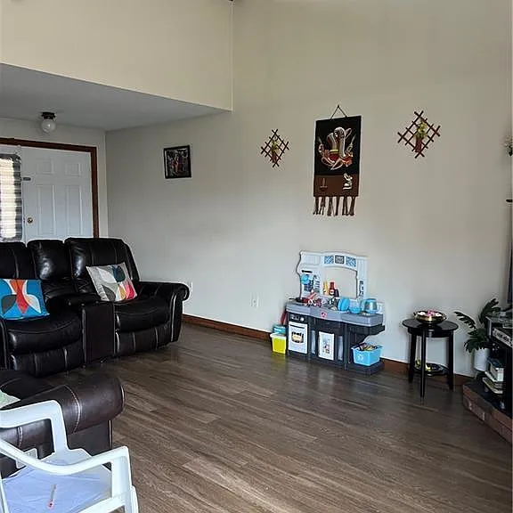 20 Arthur Dr #1 — Photo 3