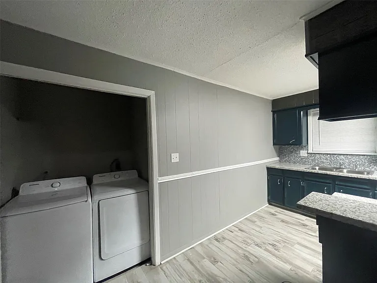 1015 Dogwood Ave — Photo 6