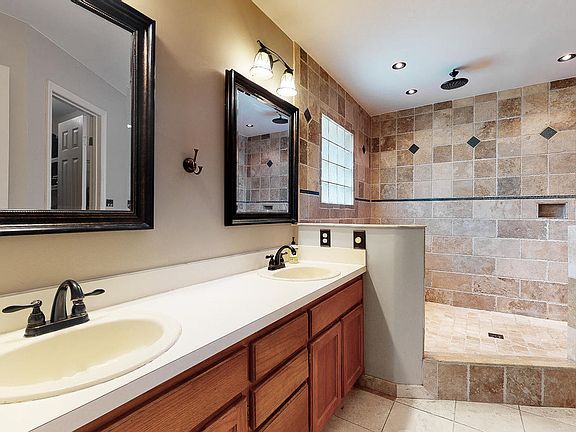 5th image of 829 Wicklow Ct