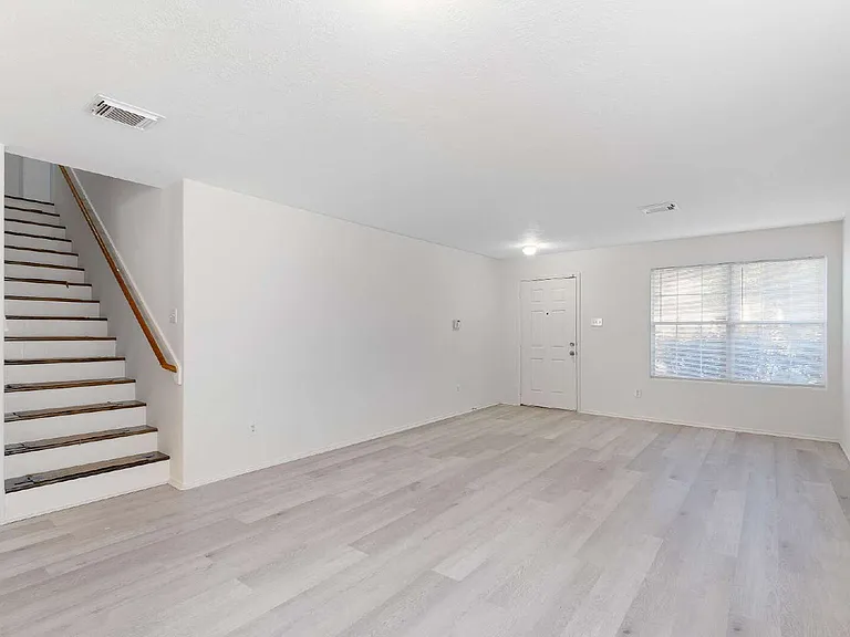 2923 Katybriar Ln — Photo 8
