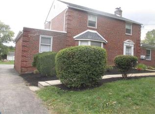 900 Green Ln, Secane, PA 19018