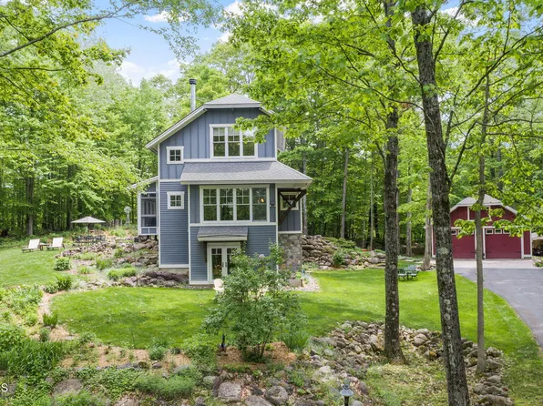 3 Moss Creek Road, Middle Grove, NY 12850