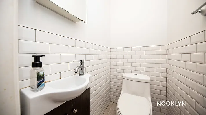 Rented by Nooklyn NYC LLC | media 4