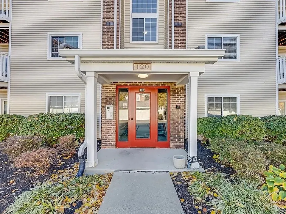 120 Carrington Ln #208