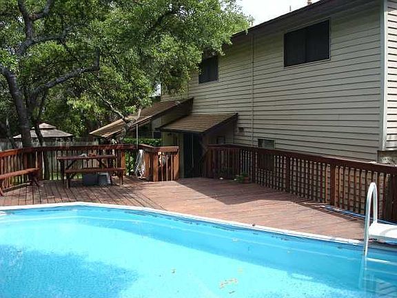 Pool/deck in Backyard